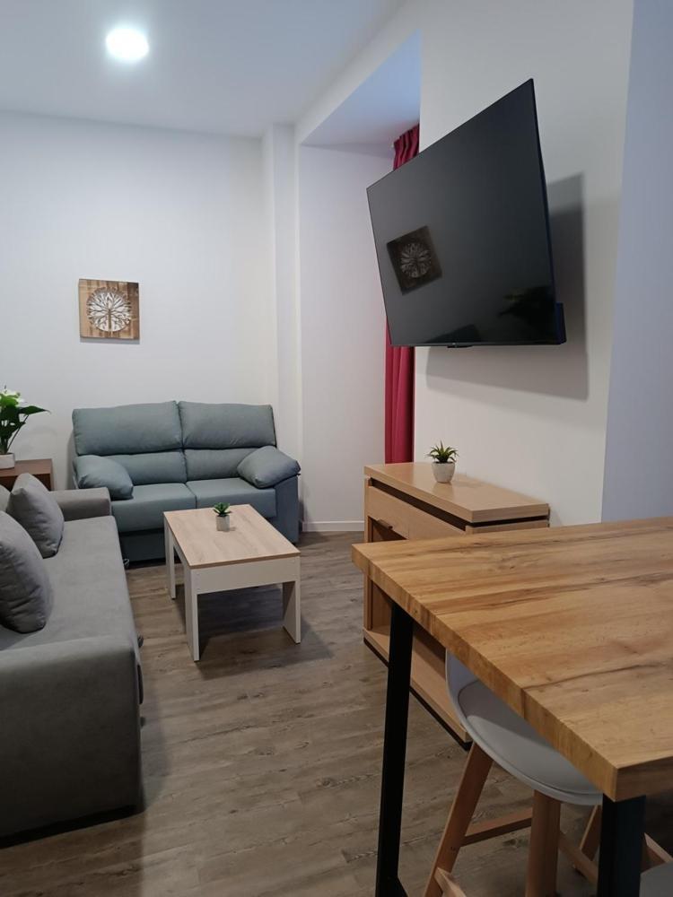 Apartamentos Turisticos Avila Puerta De San Vicente 0-2 Eksteriør billede