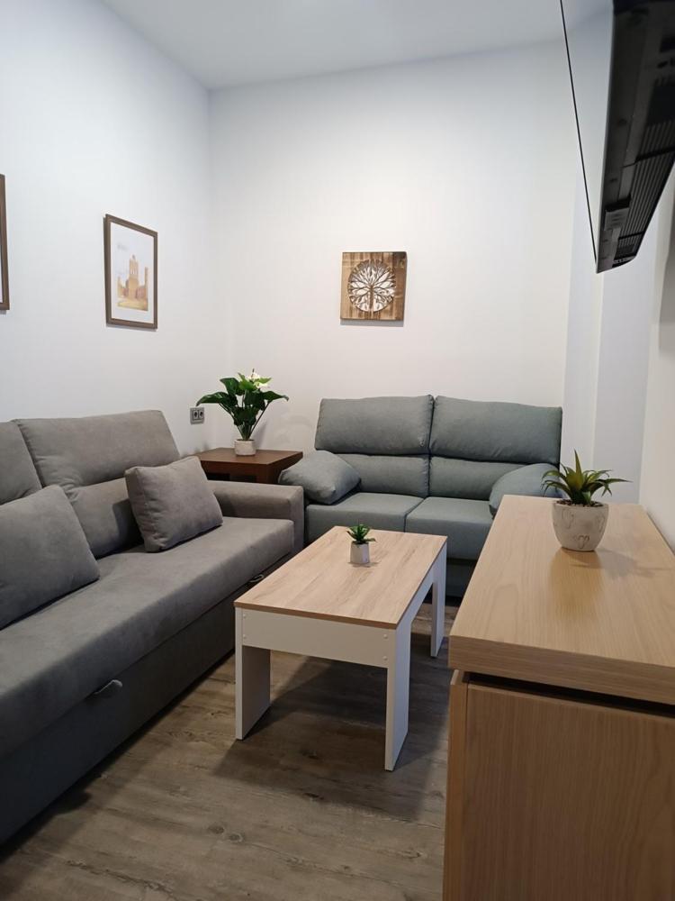Apartamentos Turisticos Avila Puerta De San Vicente 0-2 Eksteriør billede