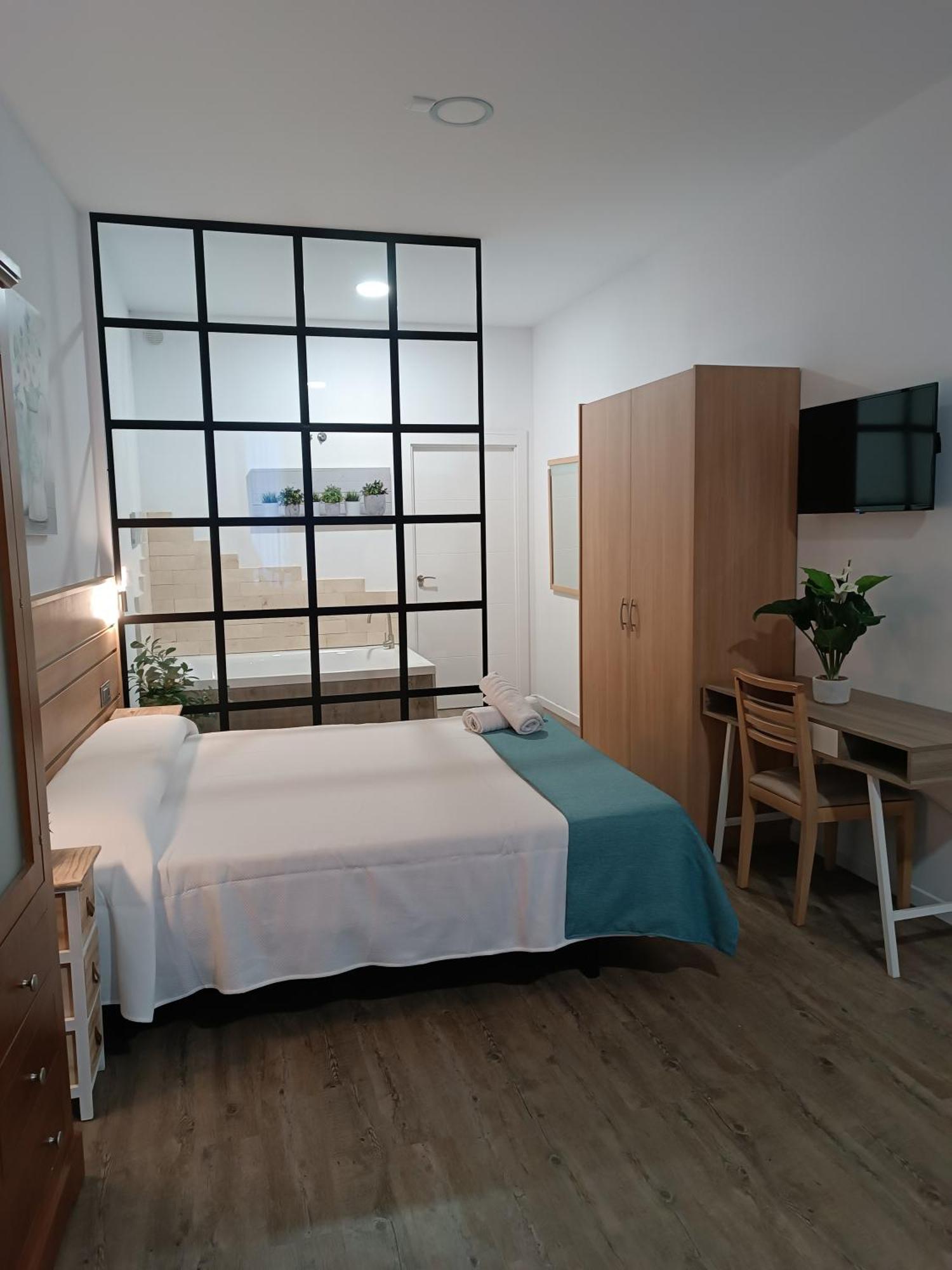 Apartamentos Turisticos Avila Puerta De San Vicente 0-2 Eksteriør billede
